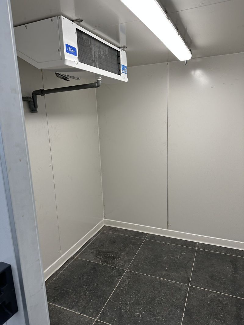 Chambre avec sol Minibox dim int 2100 x 2100 x 2020 (Avec équipement froid) (NCO15) OCCASION