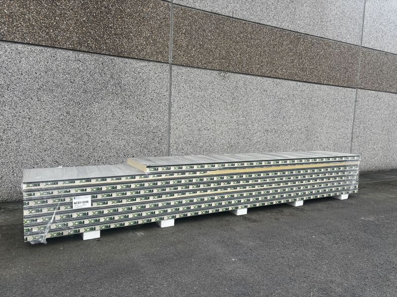 Panneaux sandwich VB100 mm 7 x 6000 + 1 x 4570 mm  (NCS112556)
